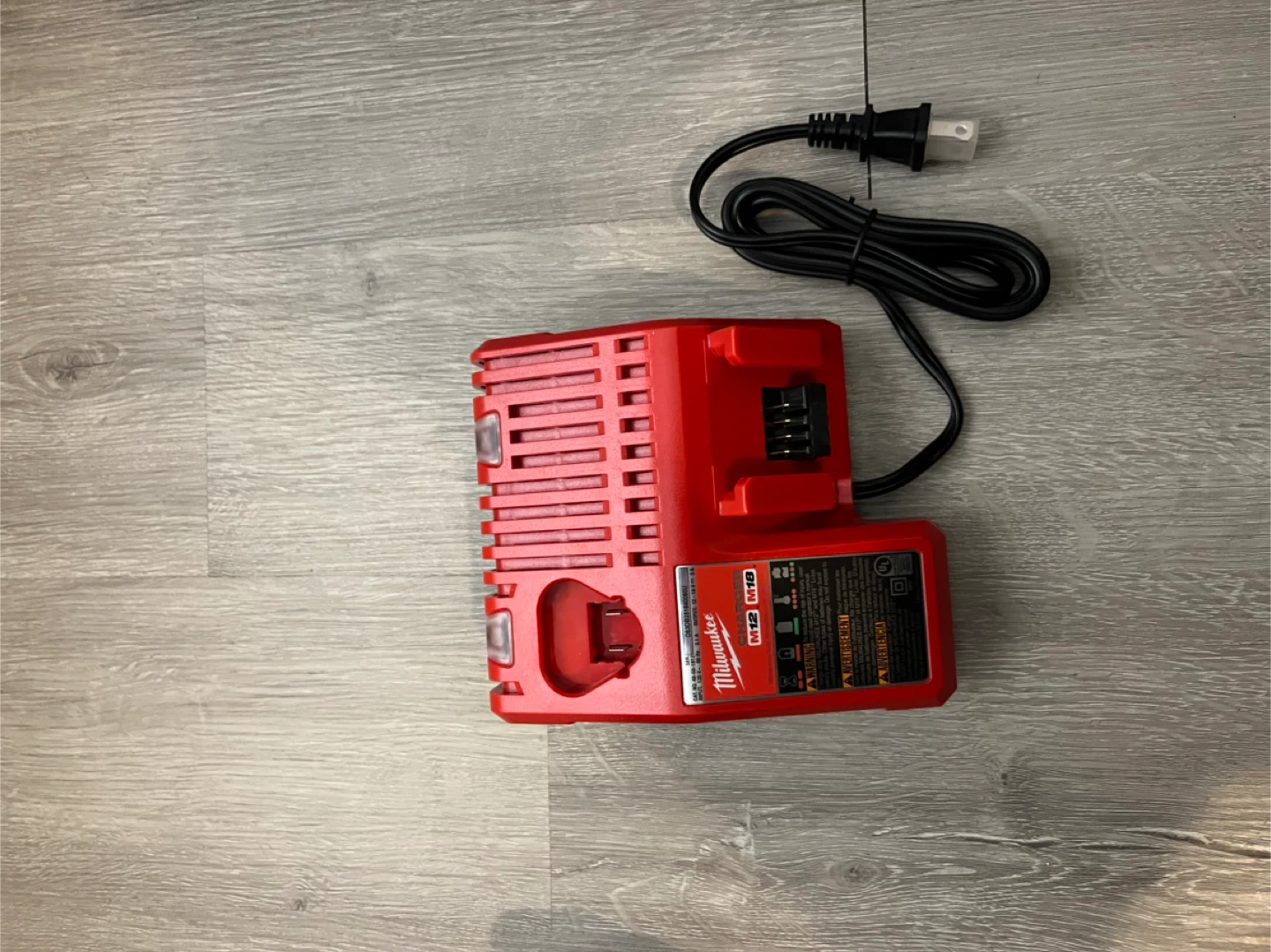 Milwaukee M18 ,M12 Battery Charger - Red - photo 4