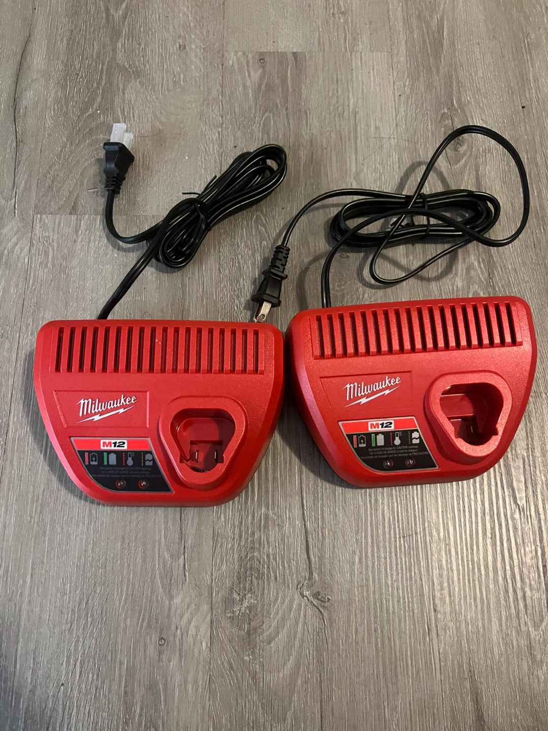 Milwaukee M18 ,M12 Battery Charger - Red - photo 2