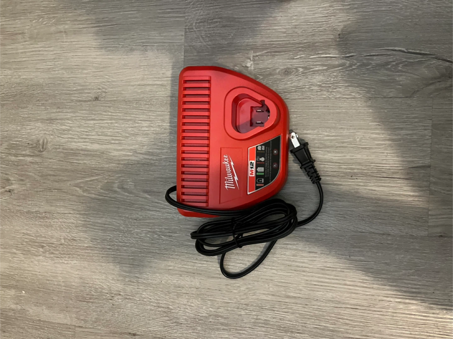 Milwaukee M18 ,M12 Battery Charger - Red - photo 3