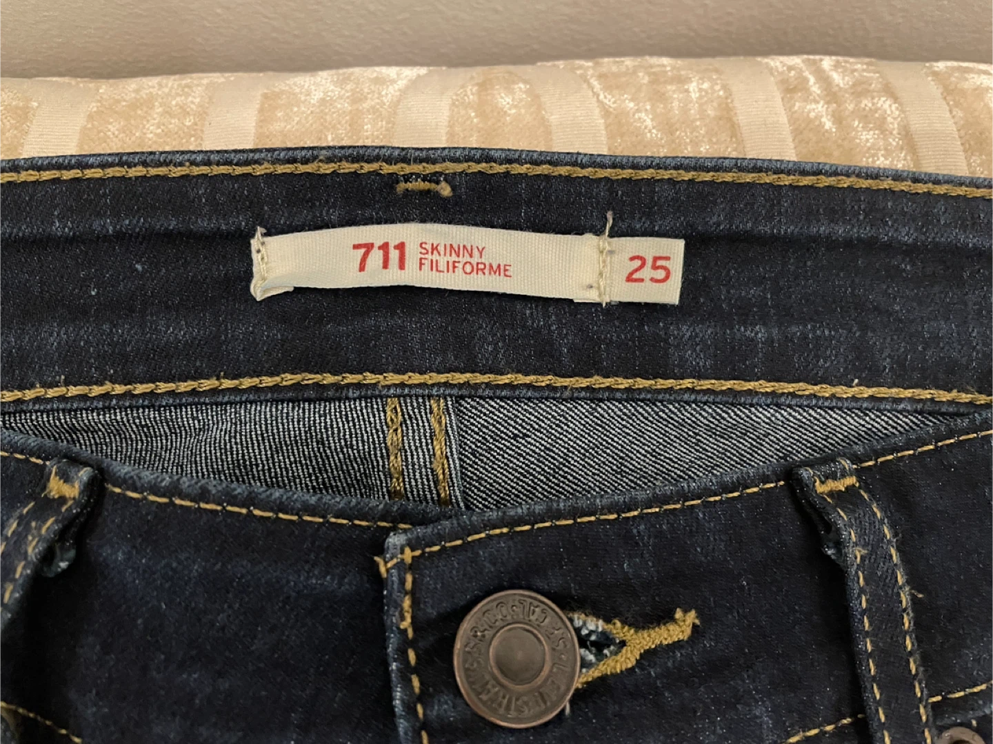 LEVI’s Skinny Jeans - NEW - 711 Size 25 - photo 3