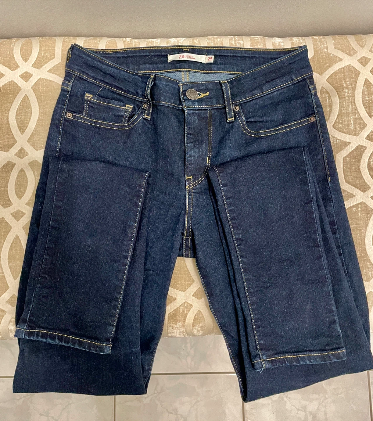 LEVI’s Skinny Jeans - NEW - 711 Size 25