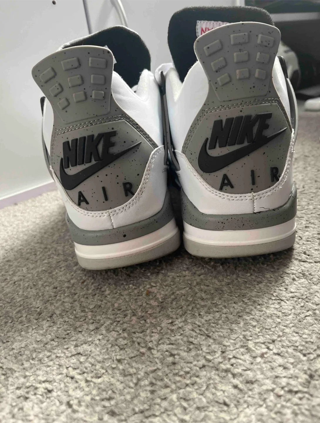 Jordan 4 Retro White Cement image indicator(2)