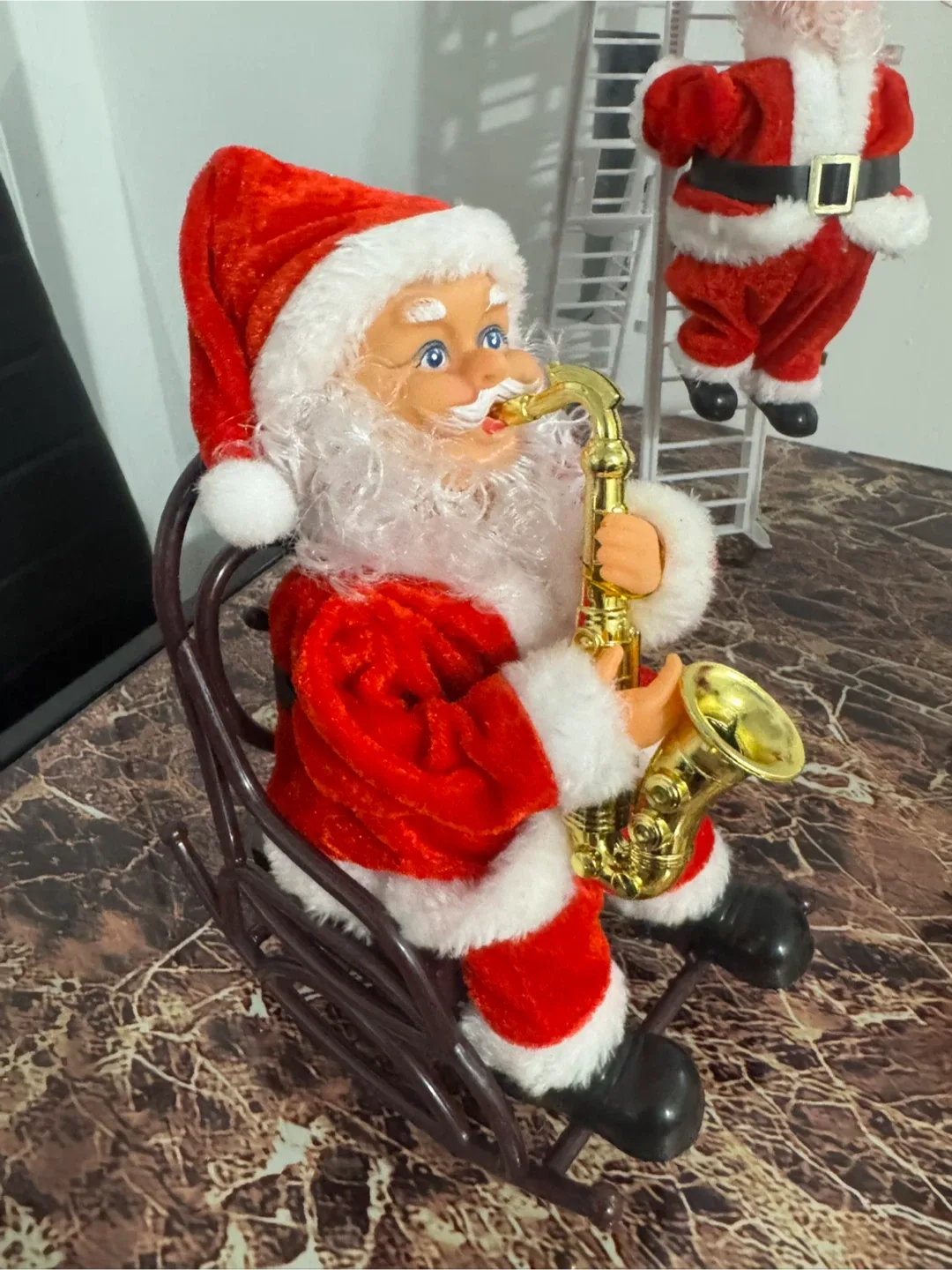 Animated Santa Saxophone Player 5$