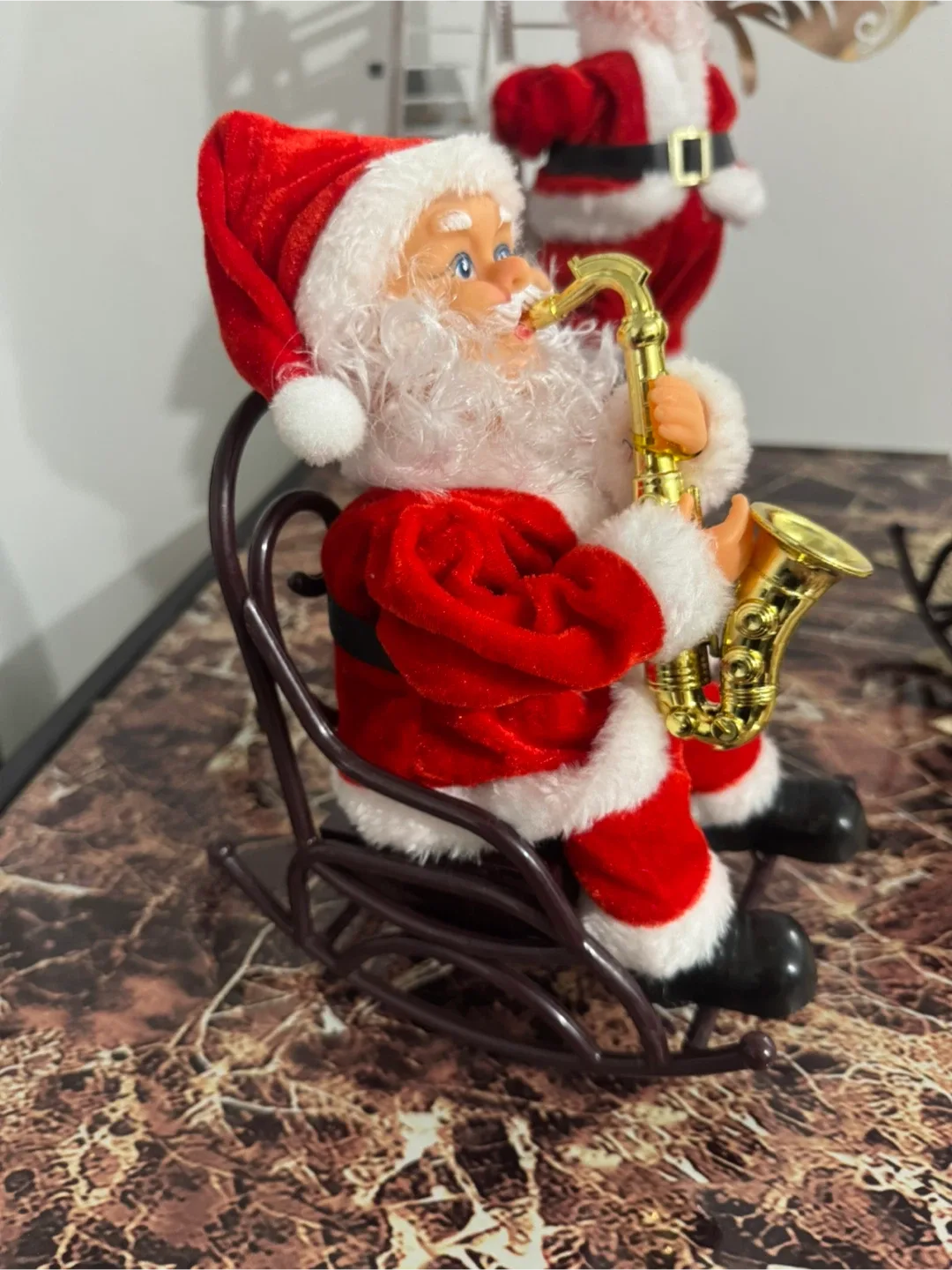 Animated Santa Saxophone Player 5$ image indicator(2)