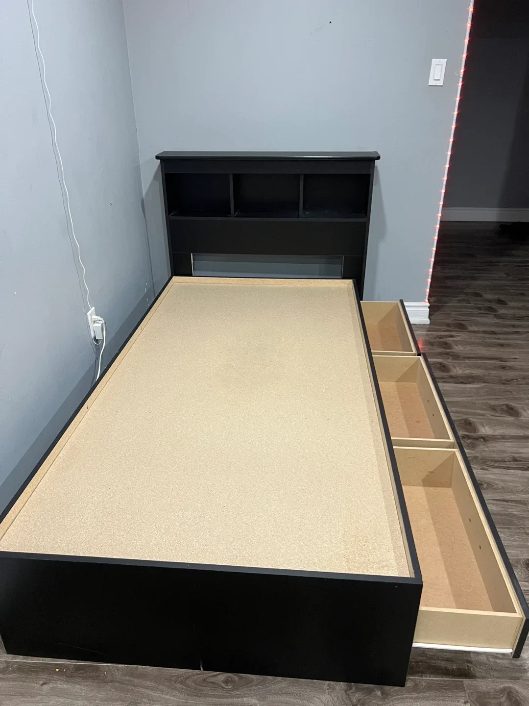 Twin Bed Frame with Headboard & Mattress image indicator(2)