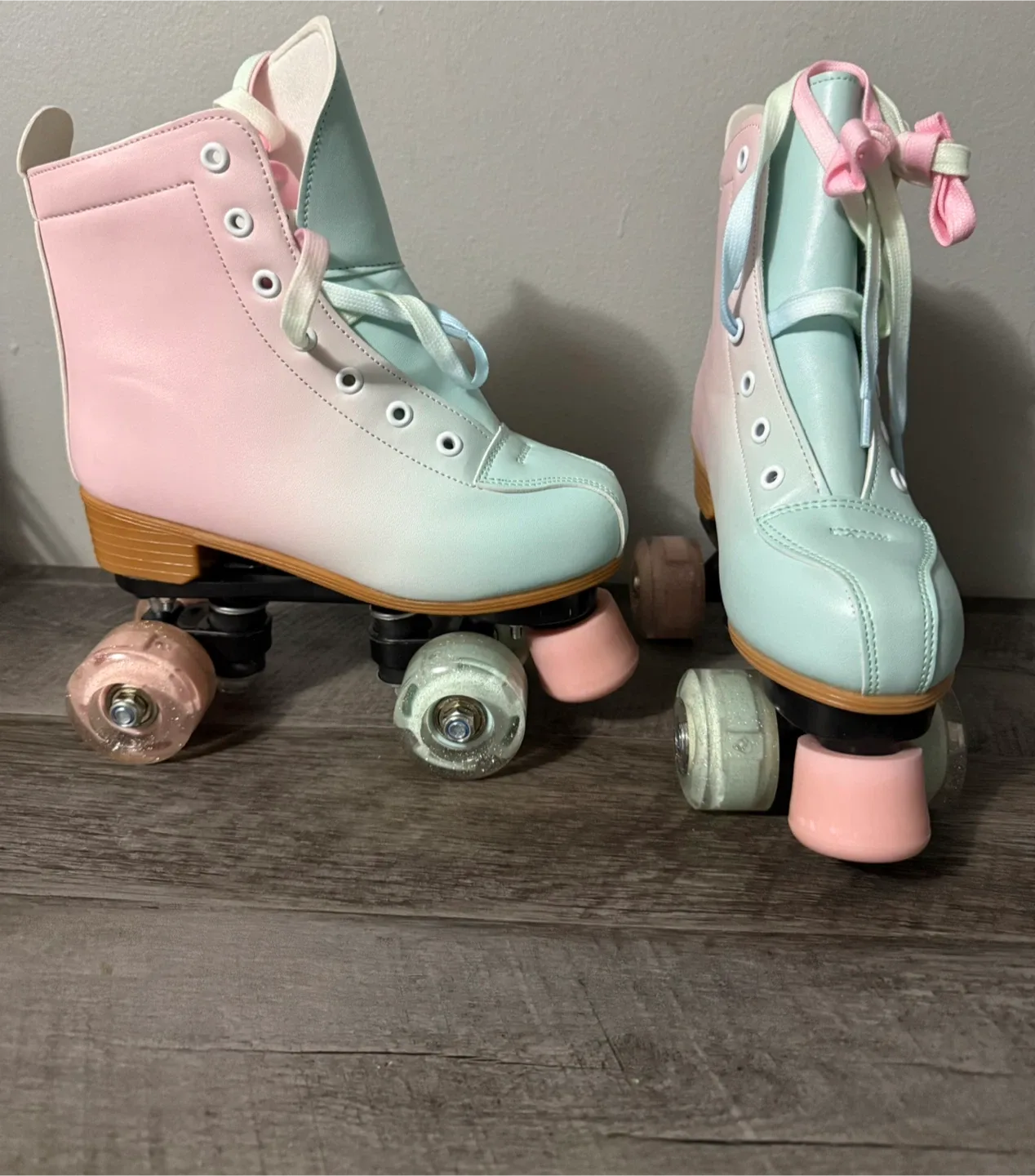 New! Roller Skates, Size US Women 5/ Youth 4