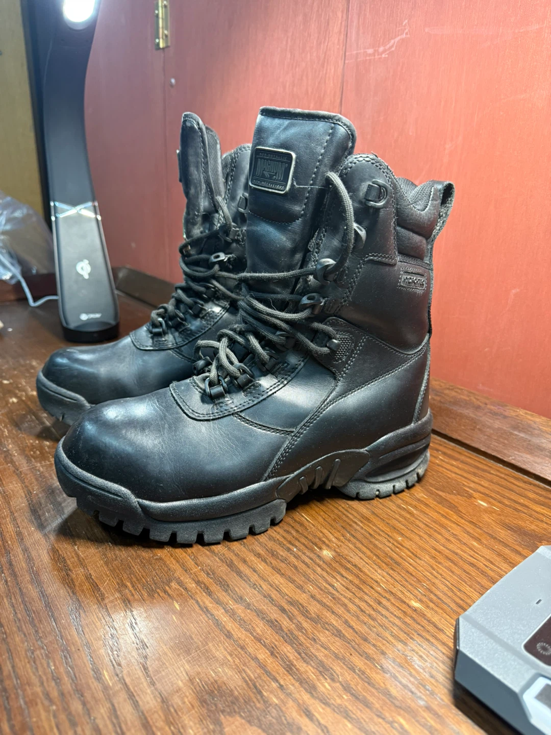 Magnum CSA Thinsulate Safety Work Boots – Women’s 6.5  – Black - photo 2