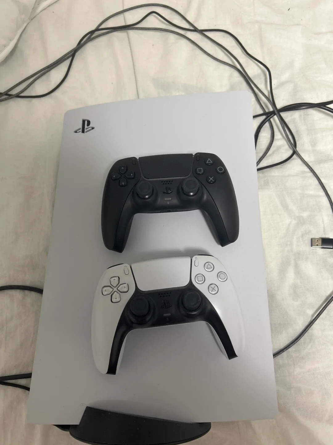 PlayStation 5 Console with 2 Controllers/games image indicator(5)