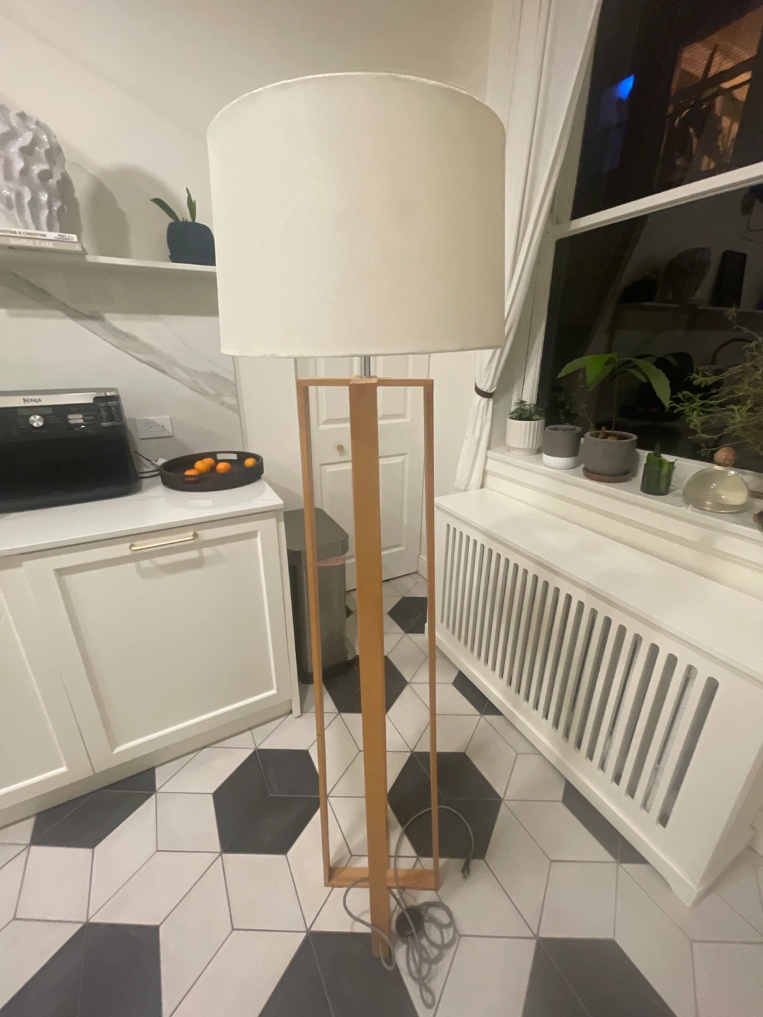 Floor lamp