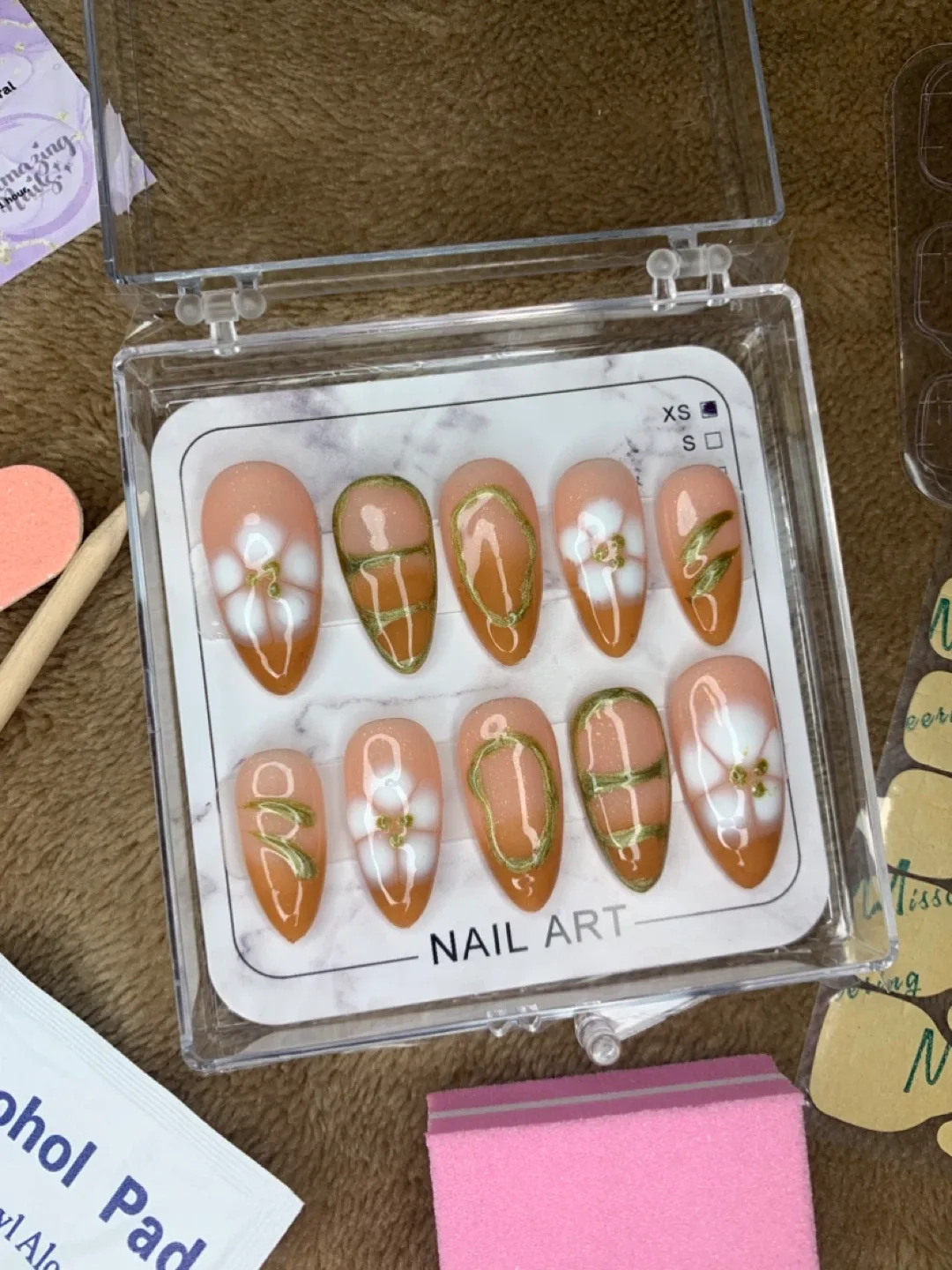 Press on Nails - Nail Art, New in Box