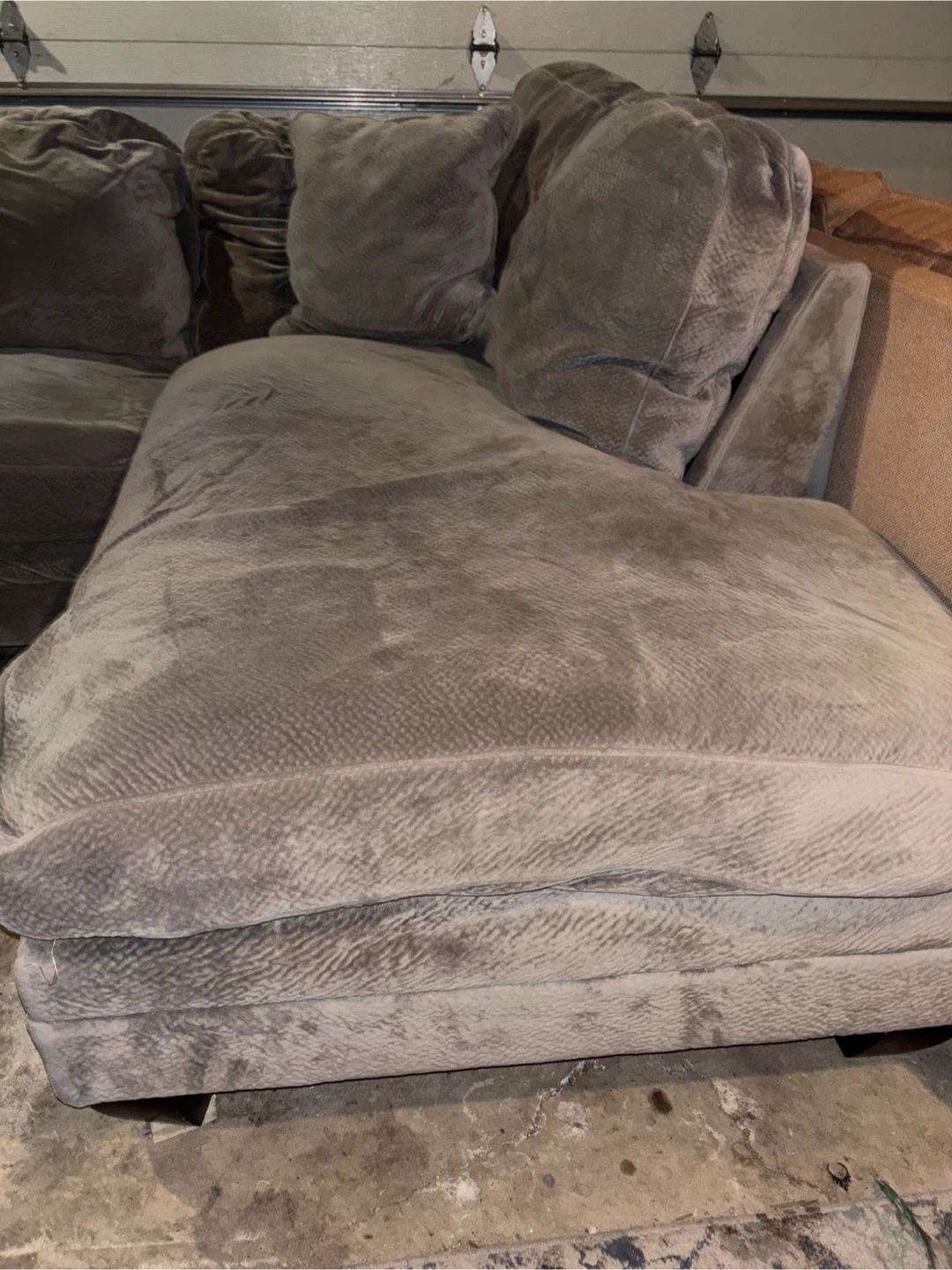 Grey sectional . Easy garage pick up - photo 3