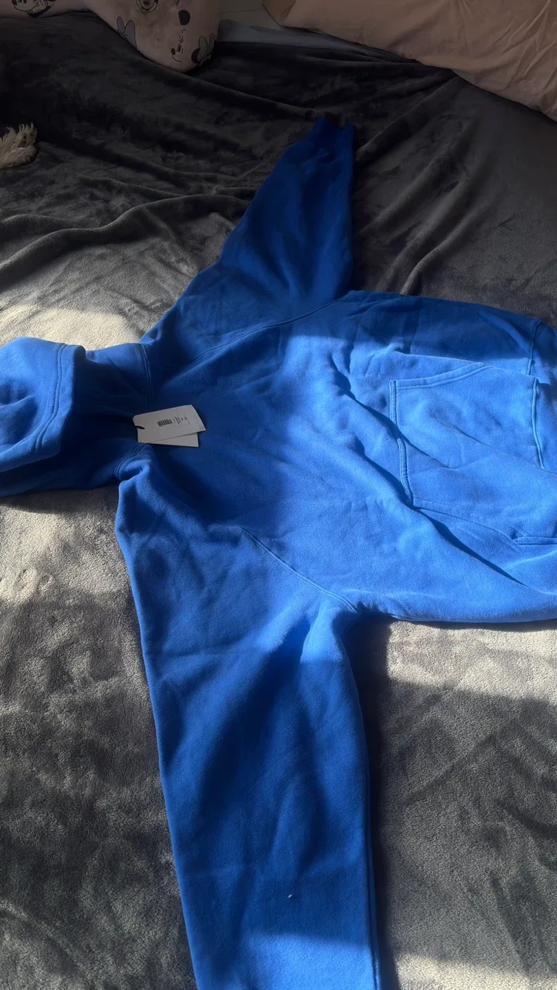 Aritzia Mega Raglan Sweatfleece Hoodie - Size S image indicator(2)