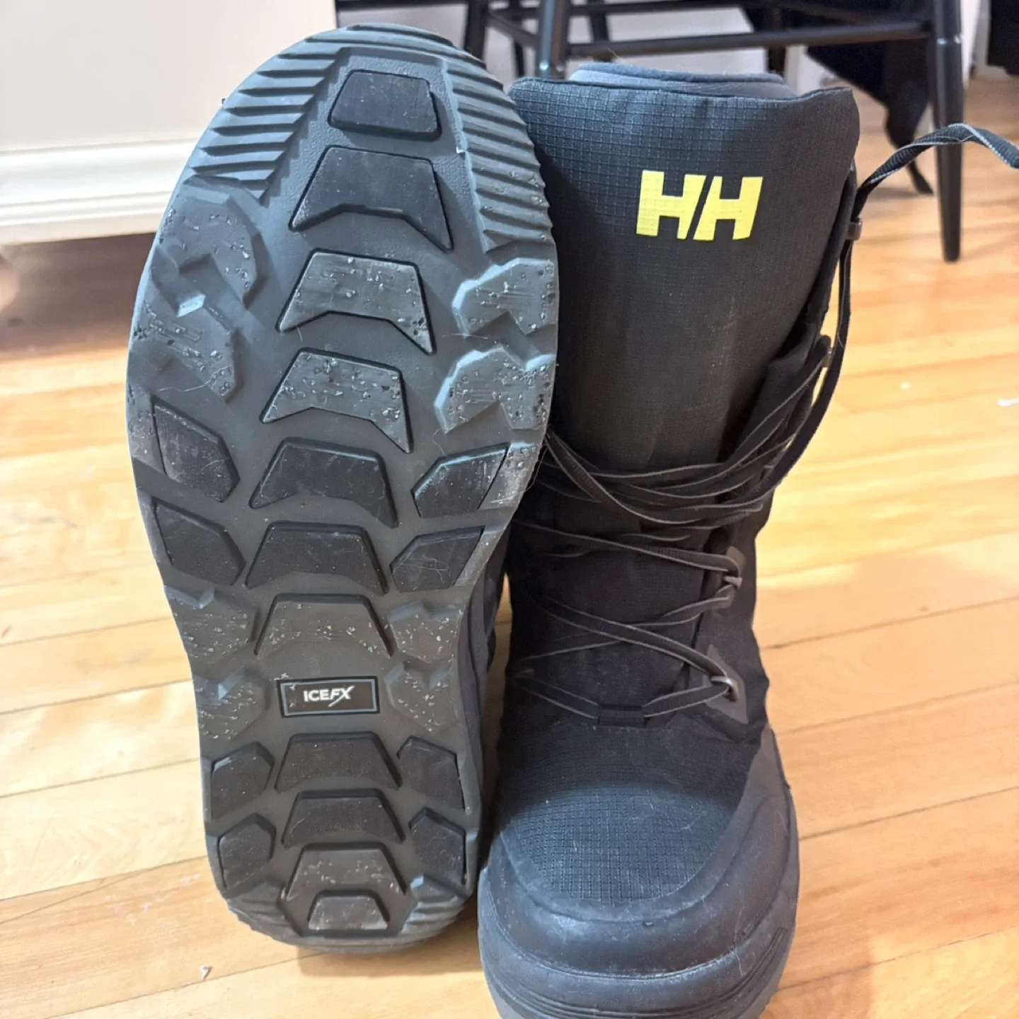Helly Hansen Black Winter Boots image indicator(2)