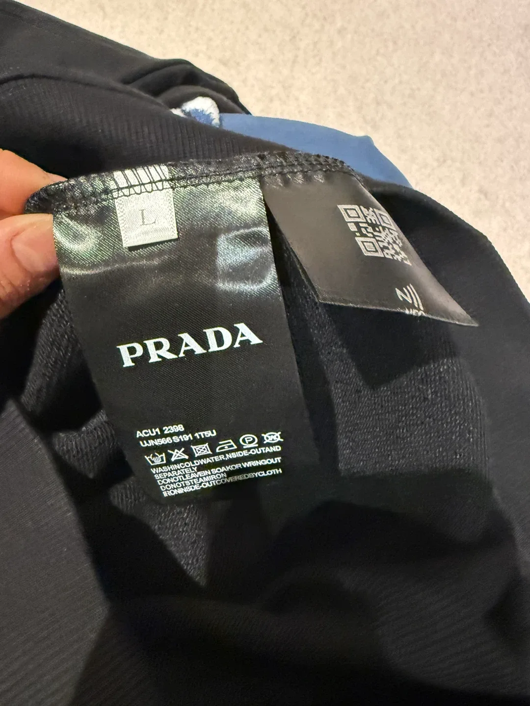 Prada Black Sweatshirt - Size L image indicator(4)