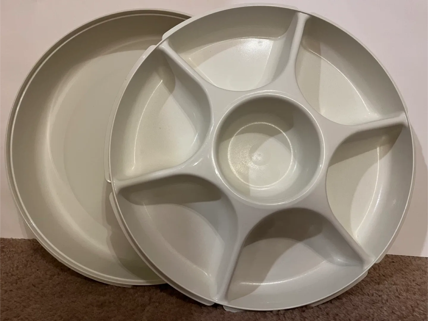 Tupperware White Plastic Serving Platter with Lid