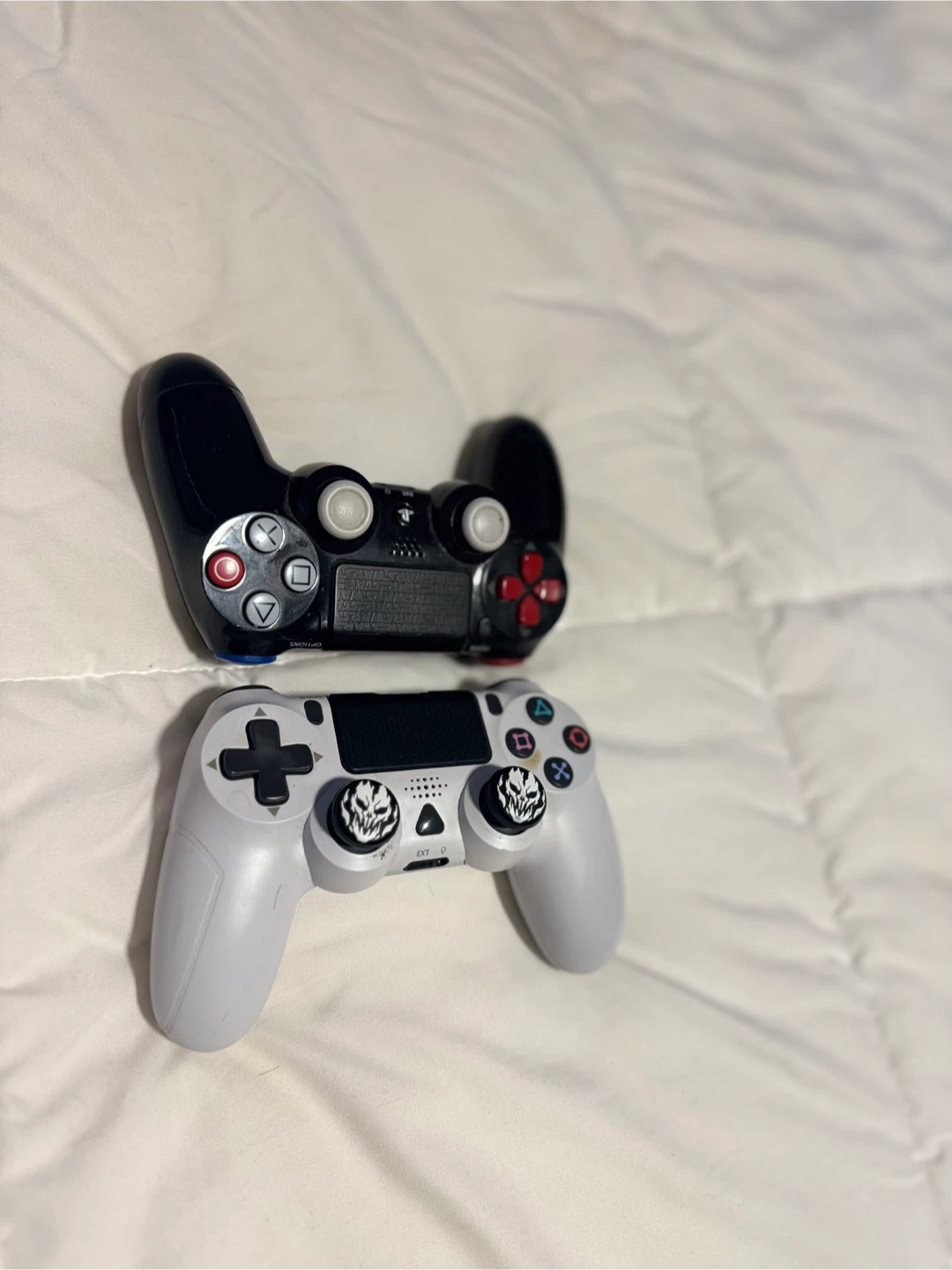 Sony PlayStation 4 Pro 1tb with 2 Controllers - photo 4