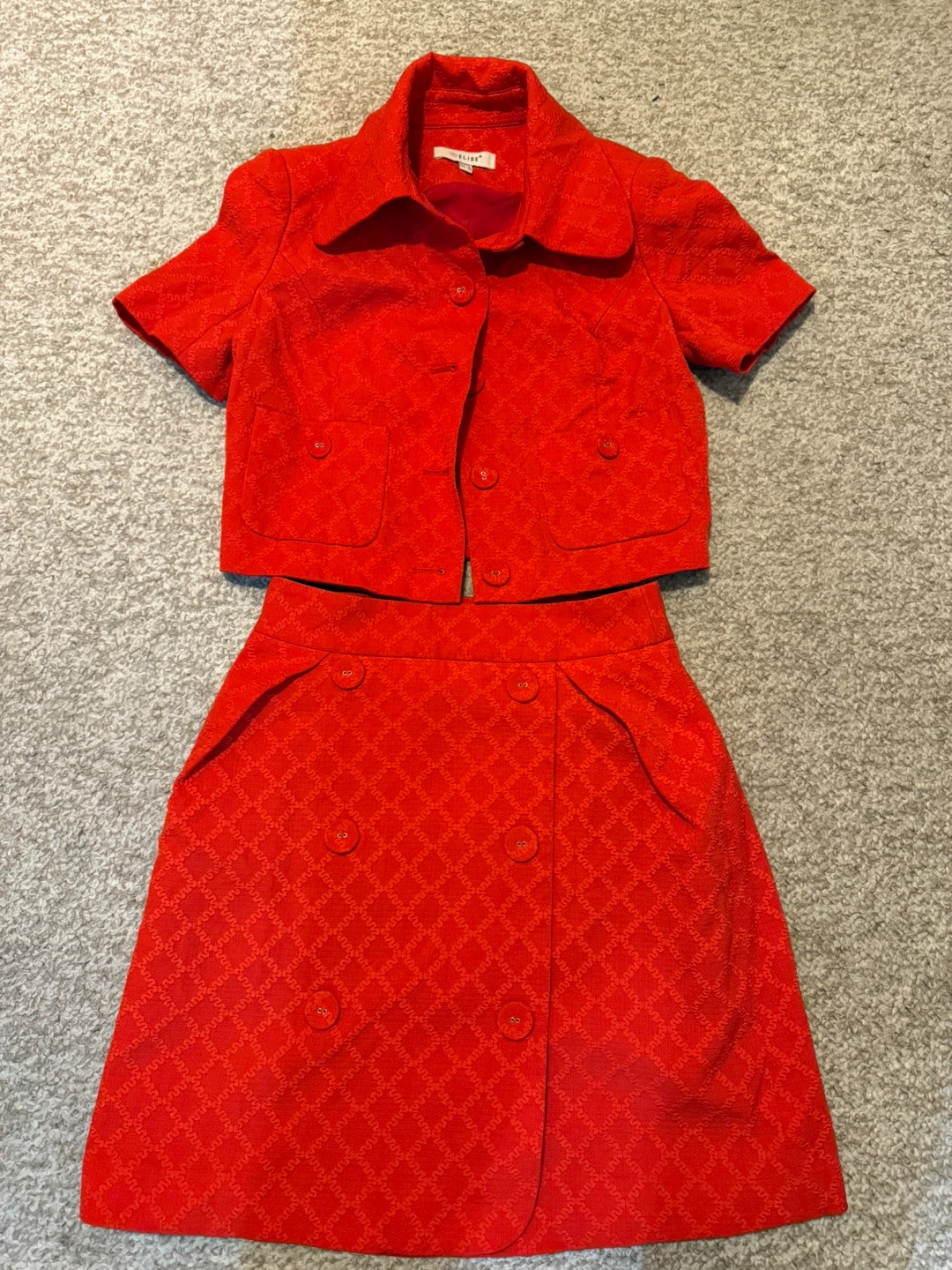 Red set,including skirt and shirt(6475621363)message