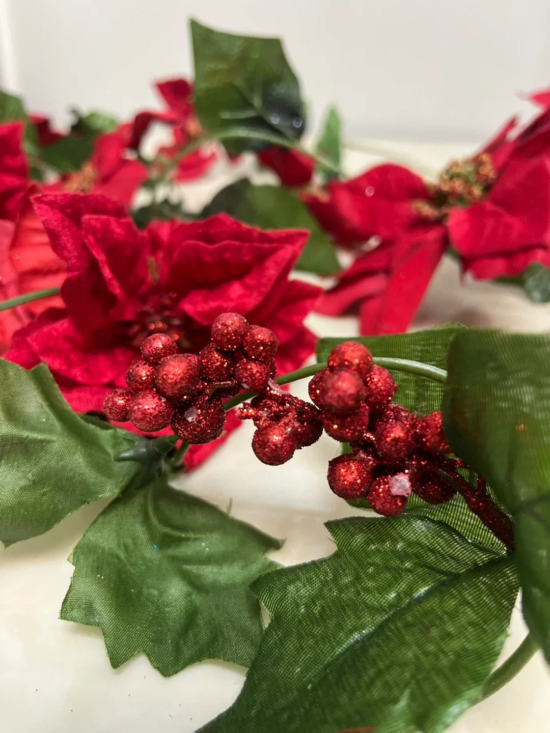 🎄Red Poinsettia Christmas Garland image indicator(5)