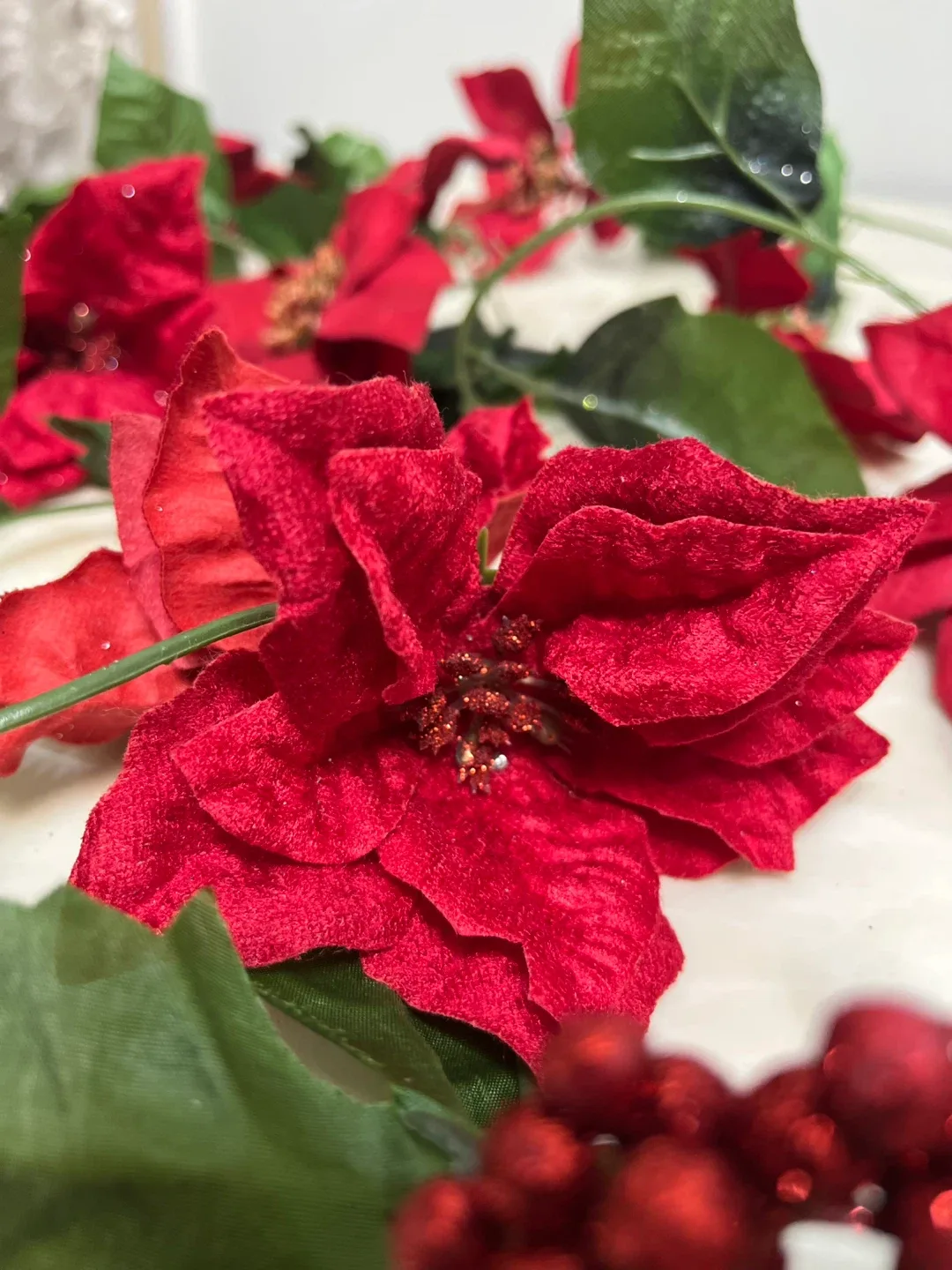 🎄Red Poinsettia Christmas Garland image indicator(4)