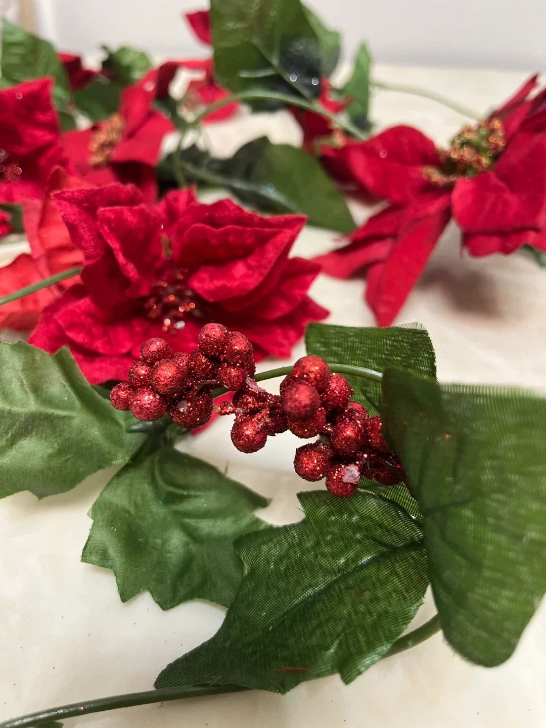 🎄Red Poinsettia Christmas Garland image indicator(3)