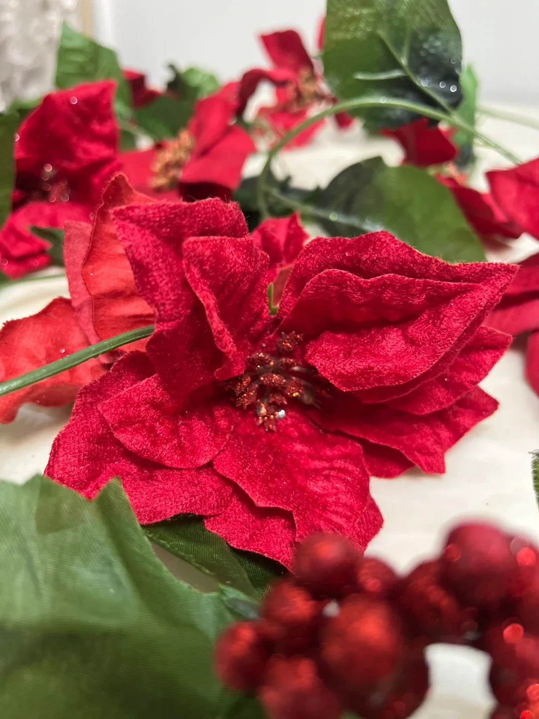 🎄Red Poinsettia Christmas Garland image indicator(2)