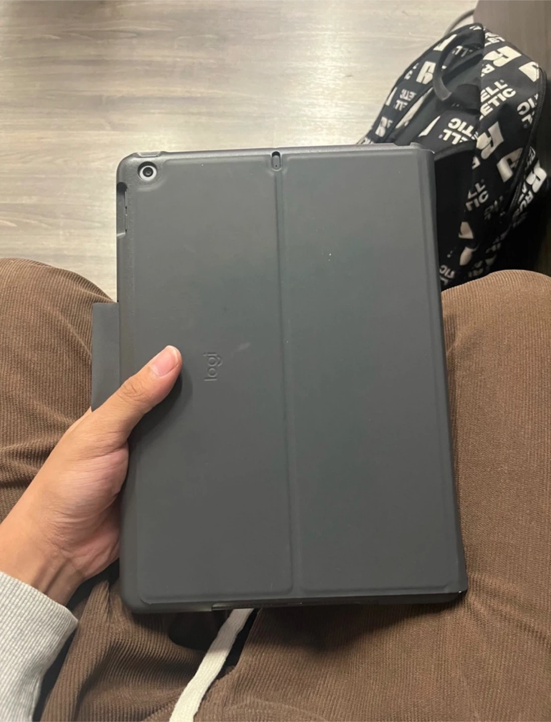Apple Ipad 7th Gen and Airpods 4 Bundle! - photo 2
