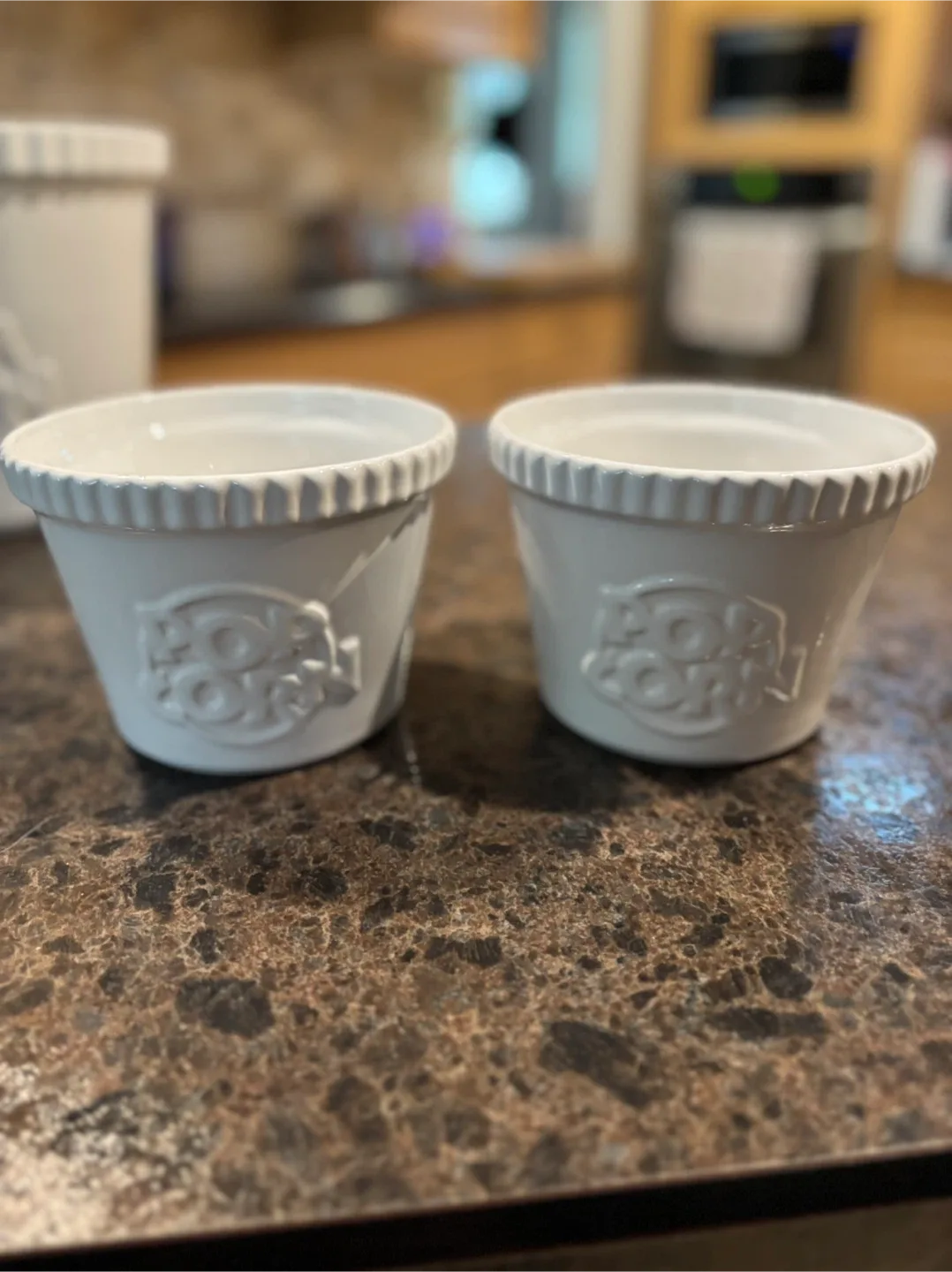 White Ceramic Popcorn Bowl Set image indicator(4)