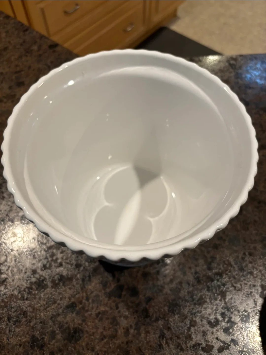 White Ceramic Popcorn Bowl Set image indicator(3)