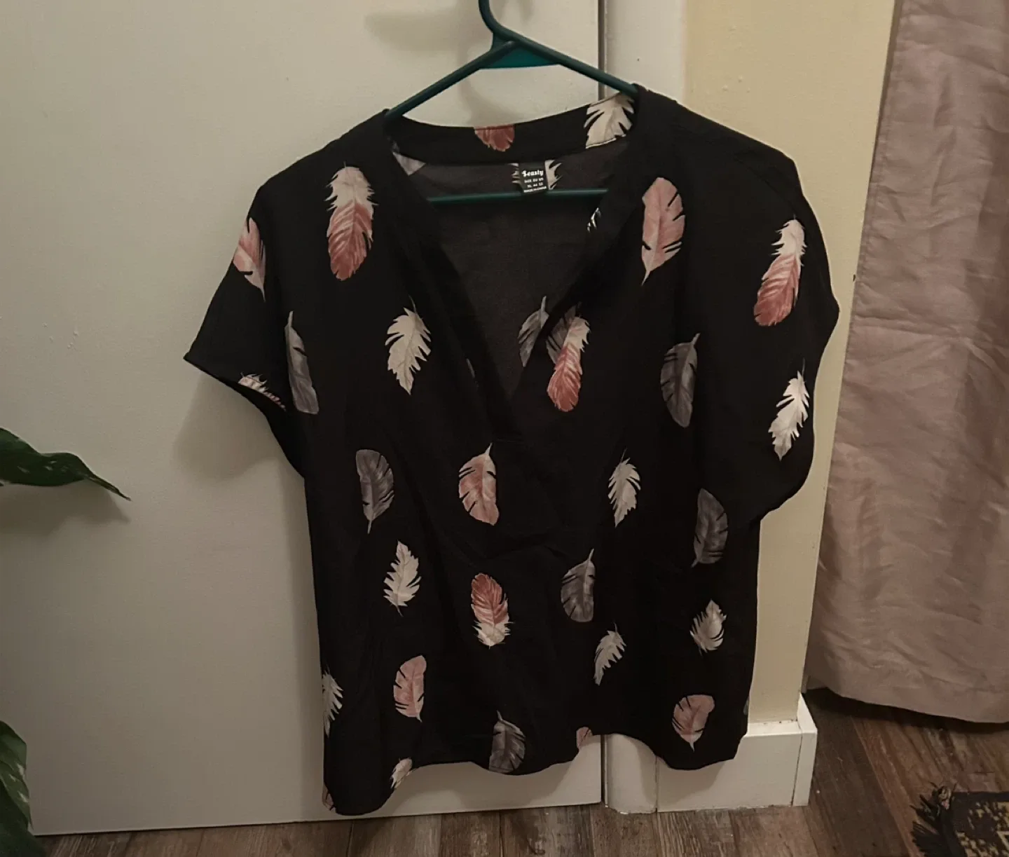 Seasty Feather Print Top - Size XL