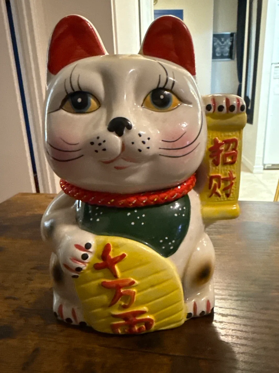 Maneki Neko Lucky Cat Figurine