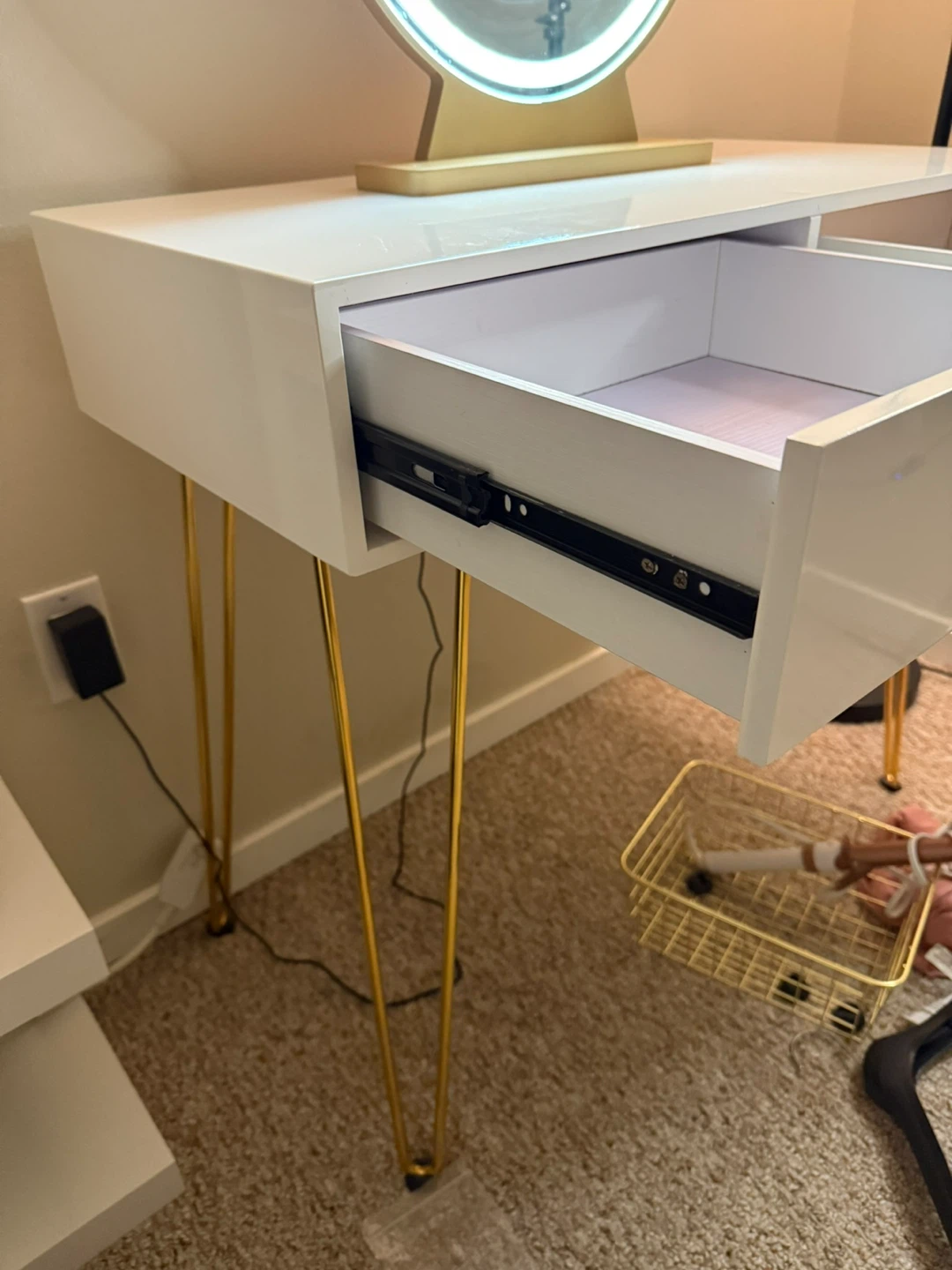 Dresser with mirror and stool - photo 2