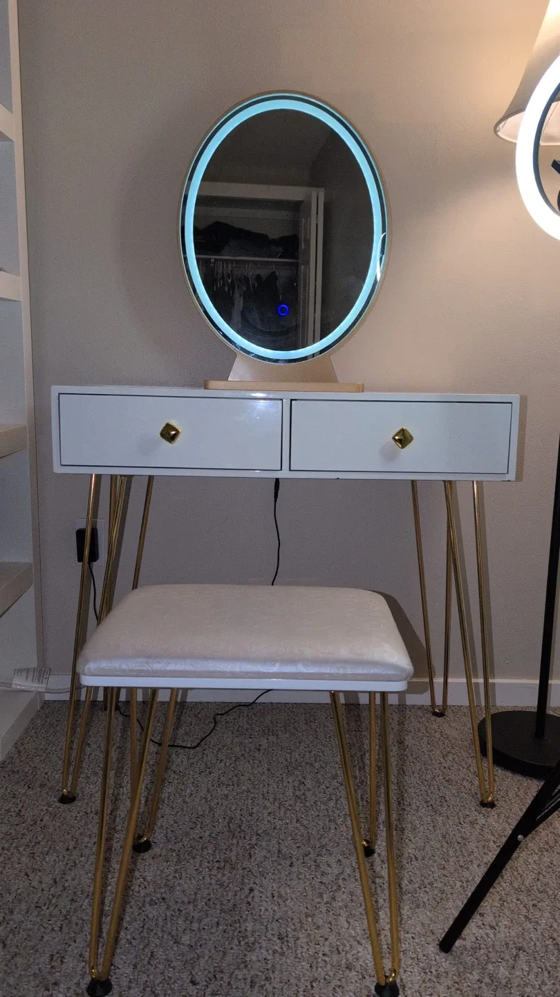 Dresser with mirror and stool image indicator(8)