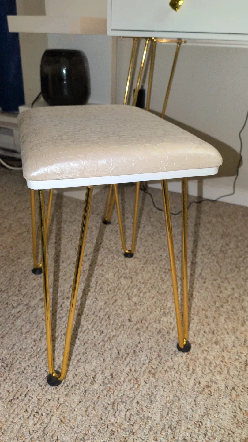 Dresser with mirror and stool image indicator(9)