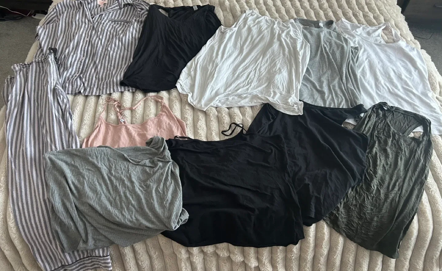 Maternity Clothes Bundle image indicator(6)