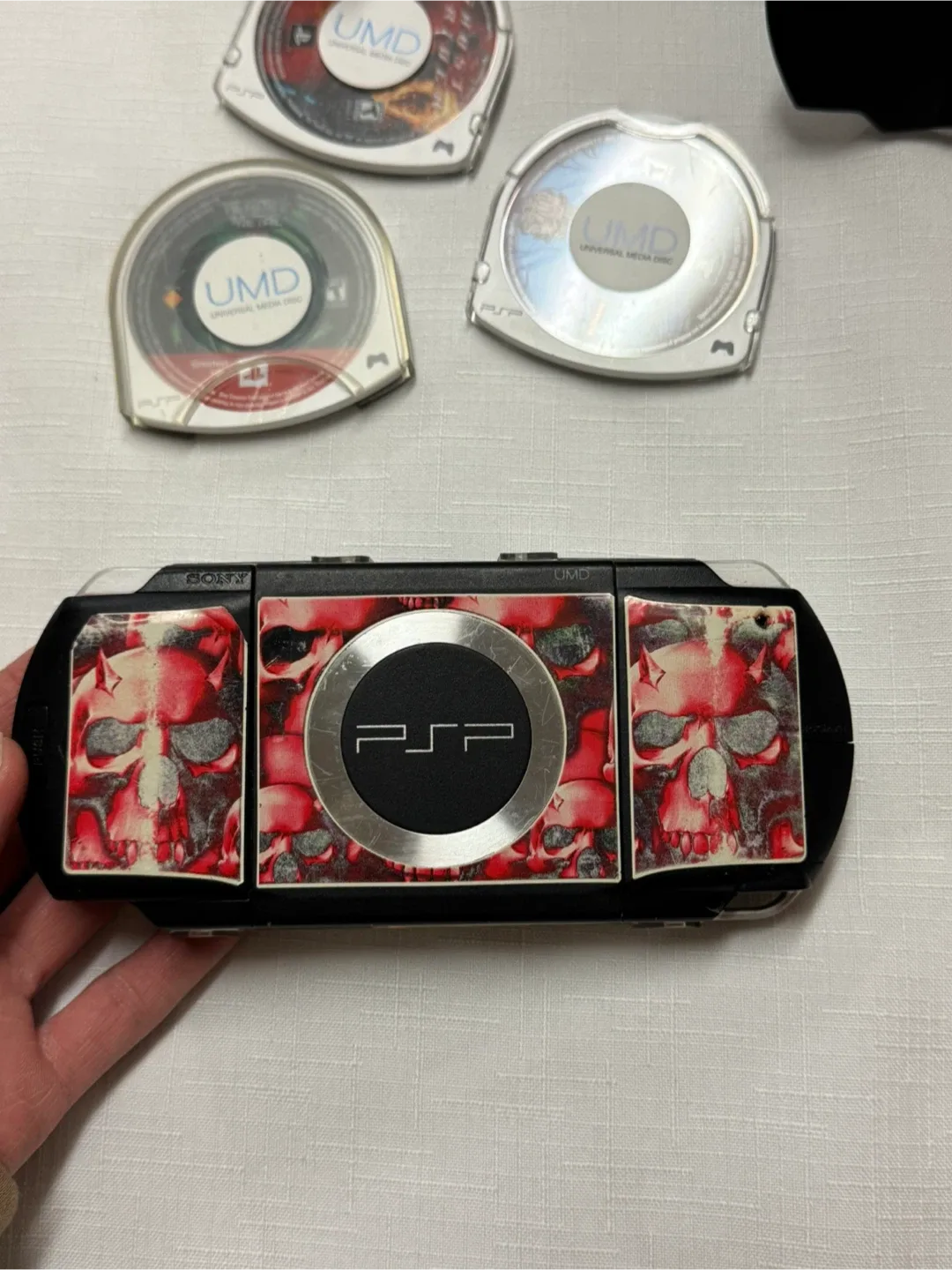 2 Sony PSP  with games image indicator(4)