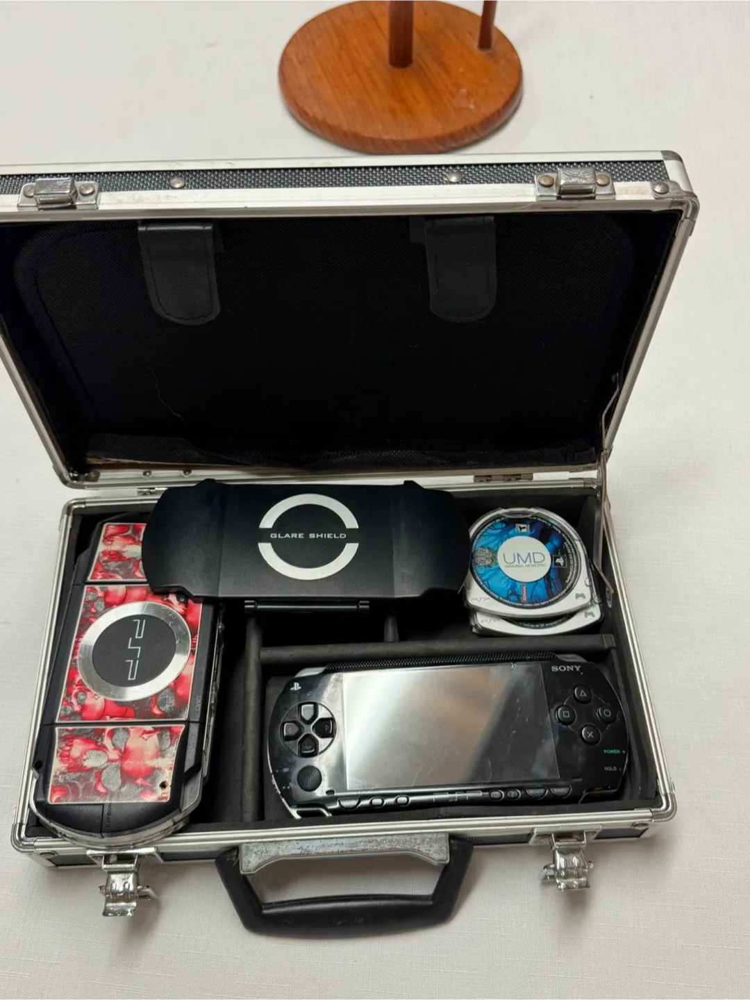 2 Sony PSP  with games image indicator(8)