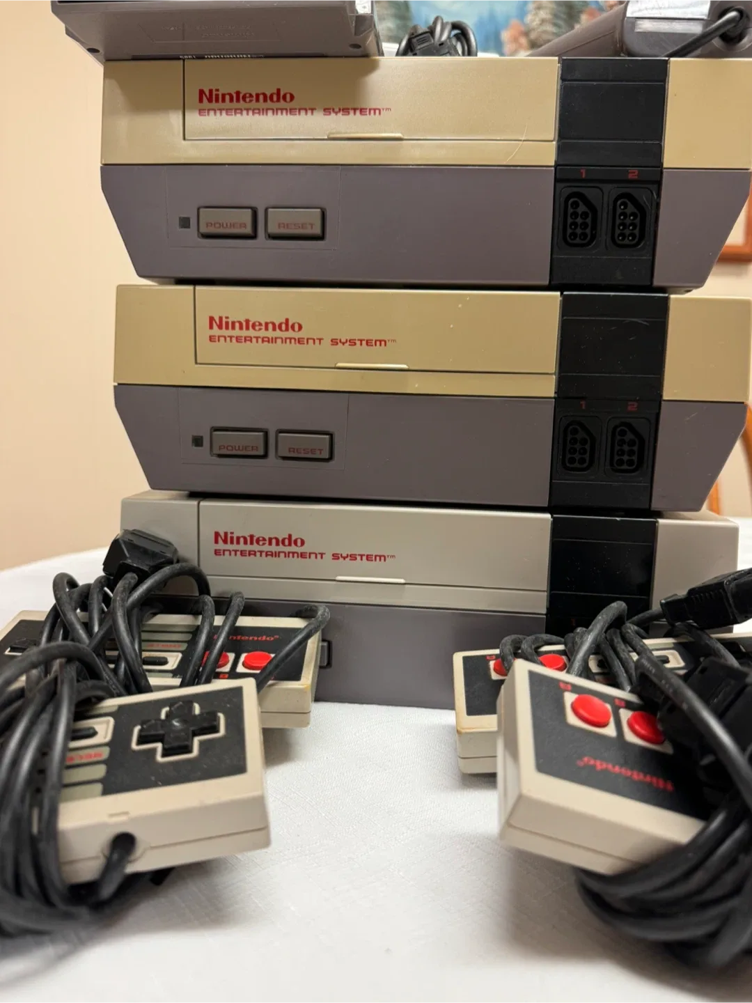 Nintendo Entertainment System (Not free) image indicator(3)