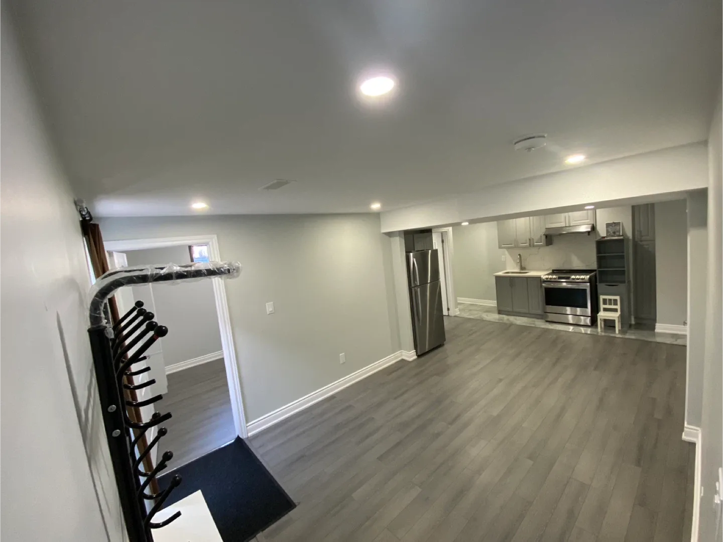 Basement for rent image indicator(2)