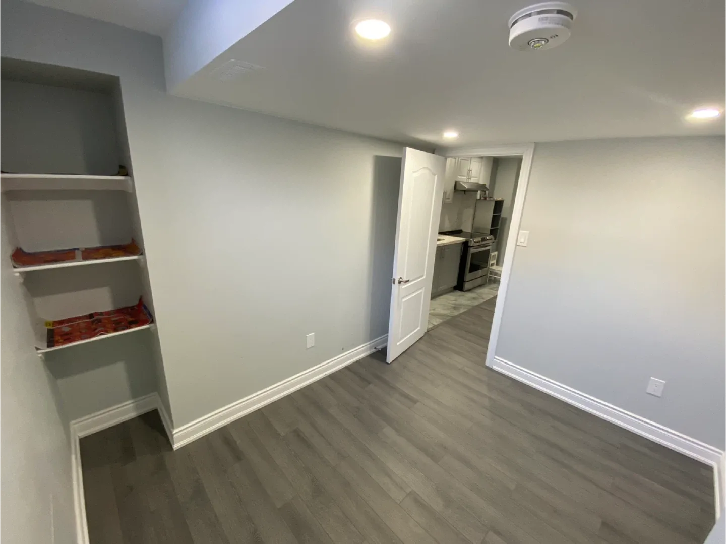 Basement for rent image indicator(3)