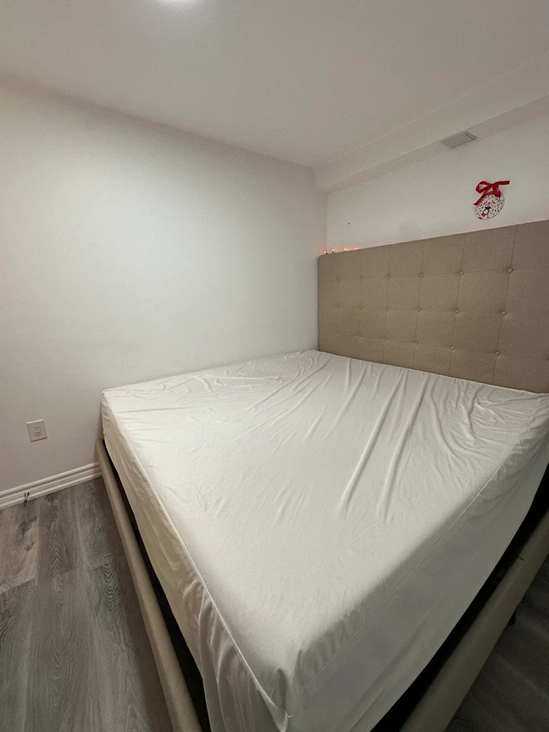 Tempur-Pedic King Size Mattress image indicator(3)