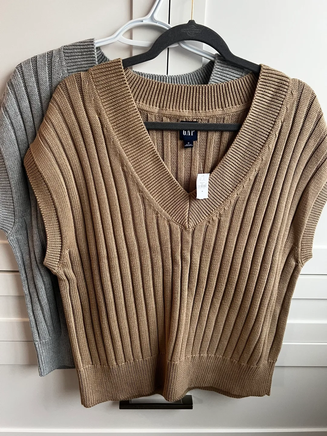 NEW GAP Ribbed V-Neck Sweater Vest - Size M