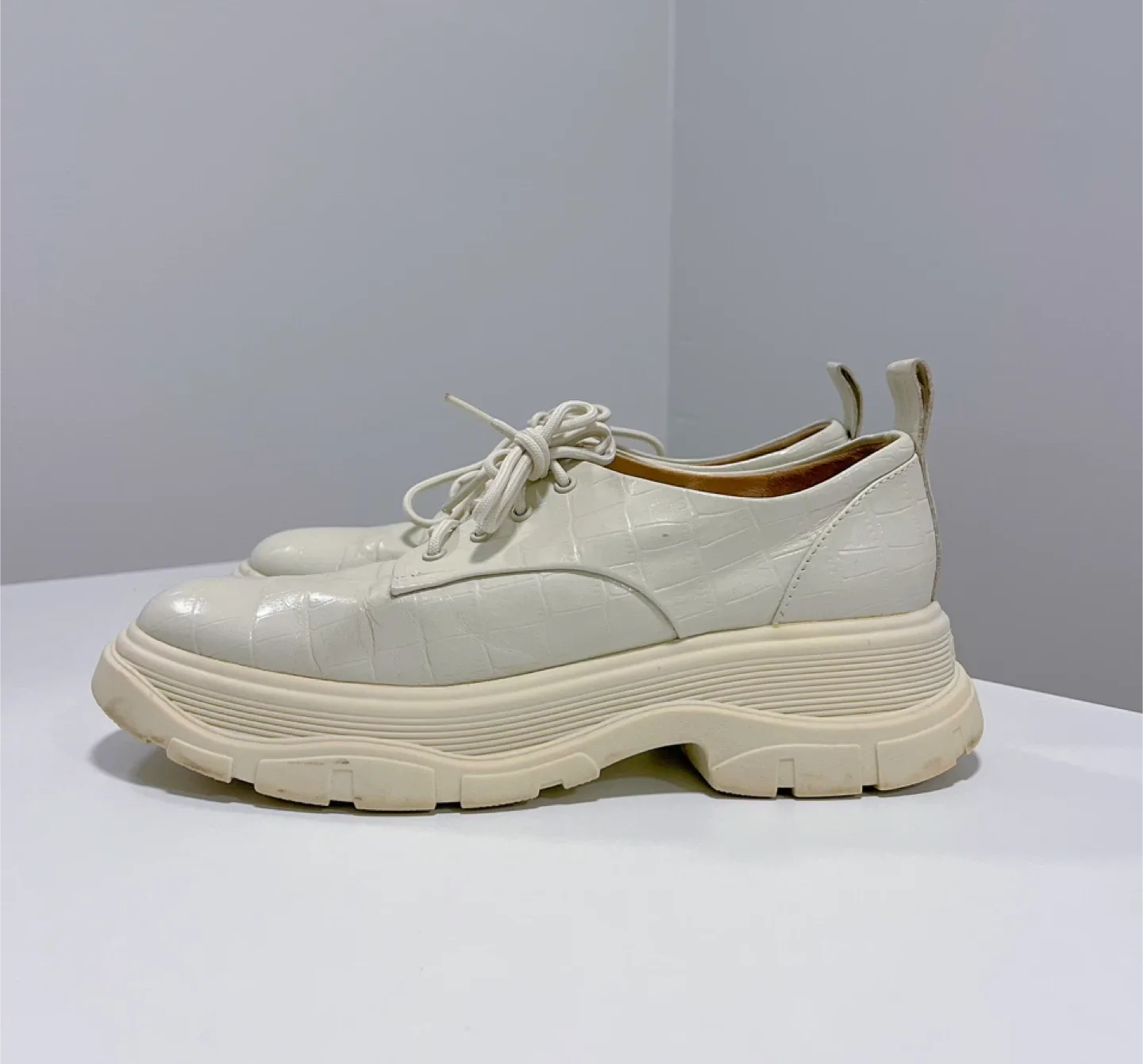 Women’s STACCATO Platform Oxfords - Size 5