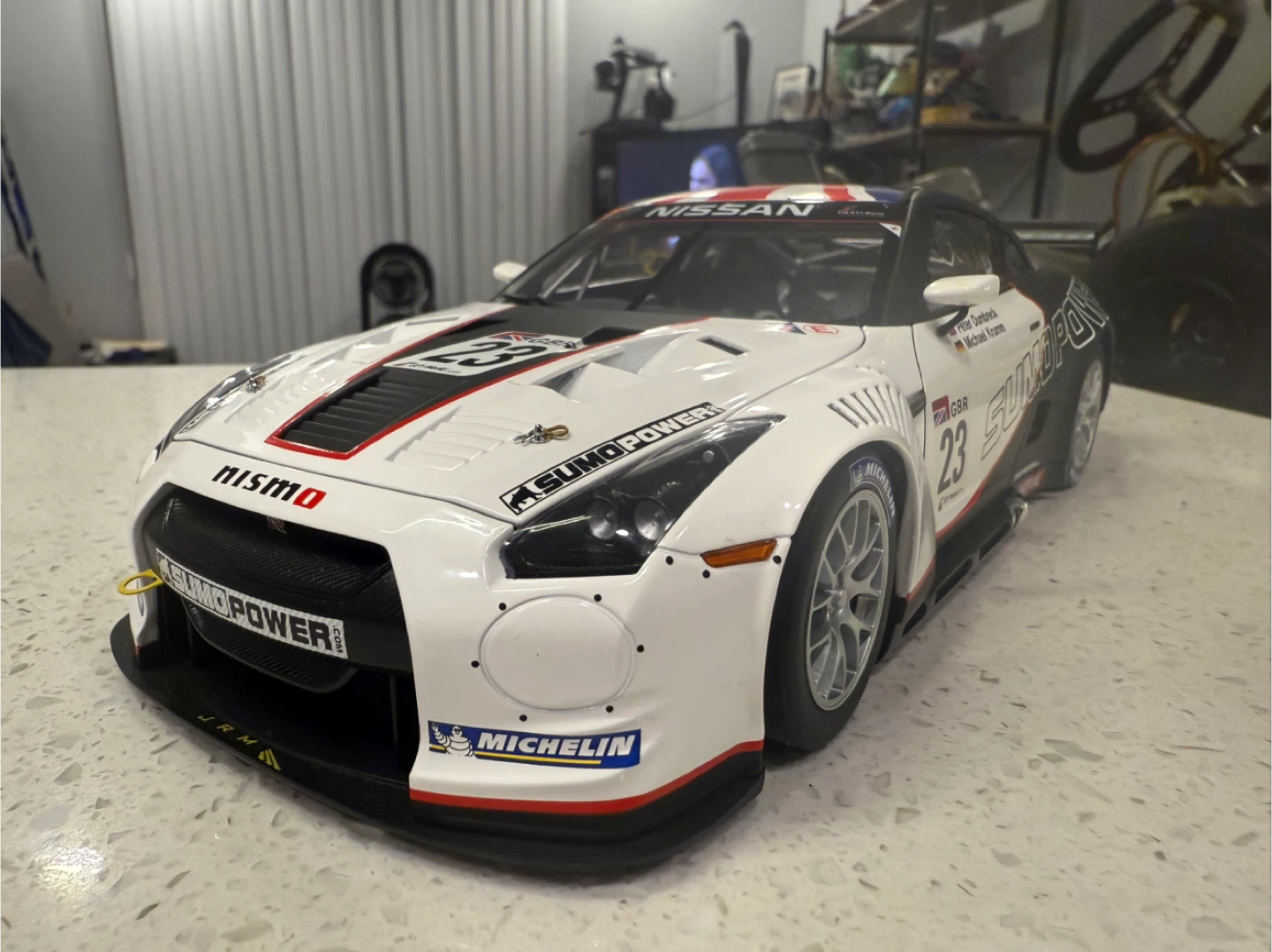 AUTOart Nissan GT-R FIA GT1 Sumo Power Racecar - photo 2