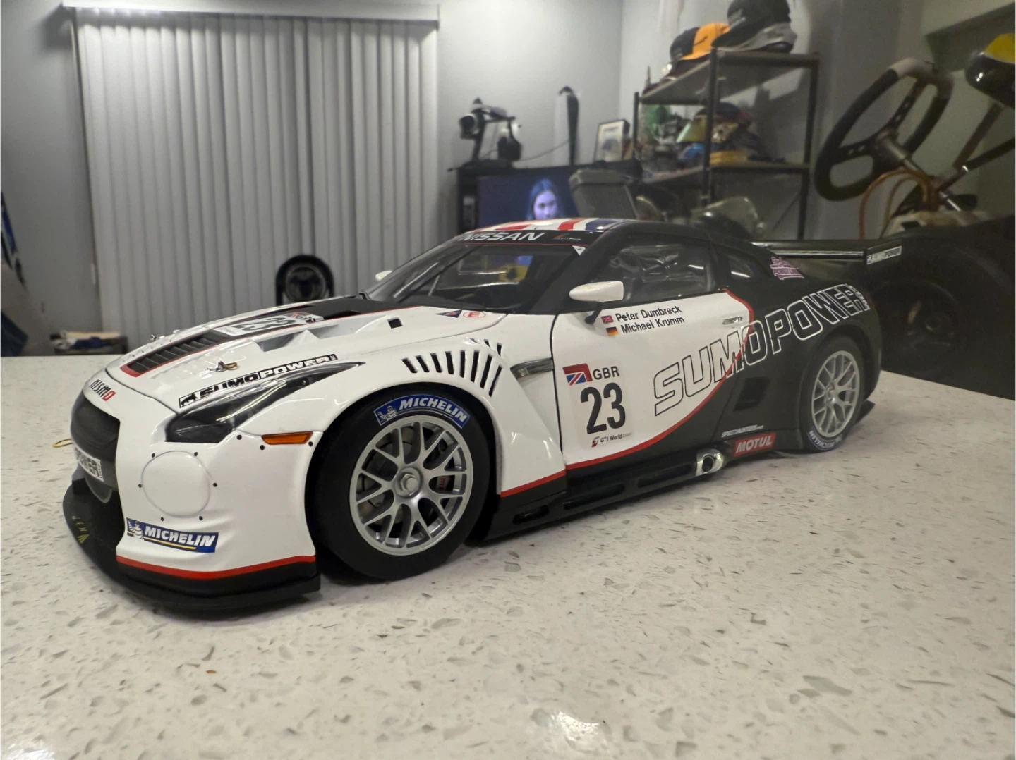 AUTOart Nissan GT-R FIA GT1 Sumo Power Racecar