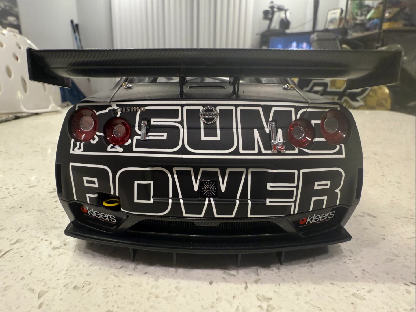 AUTOart Nissan GT-R FIA GT1 Sumo Power Racecar - photo 4