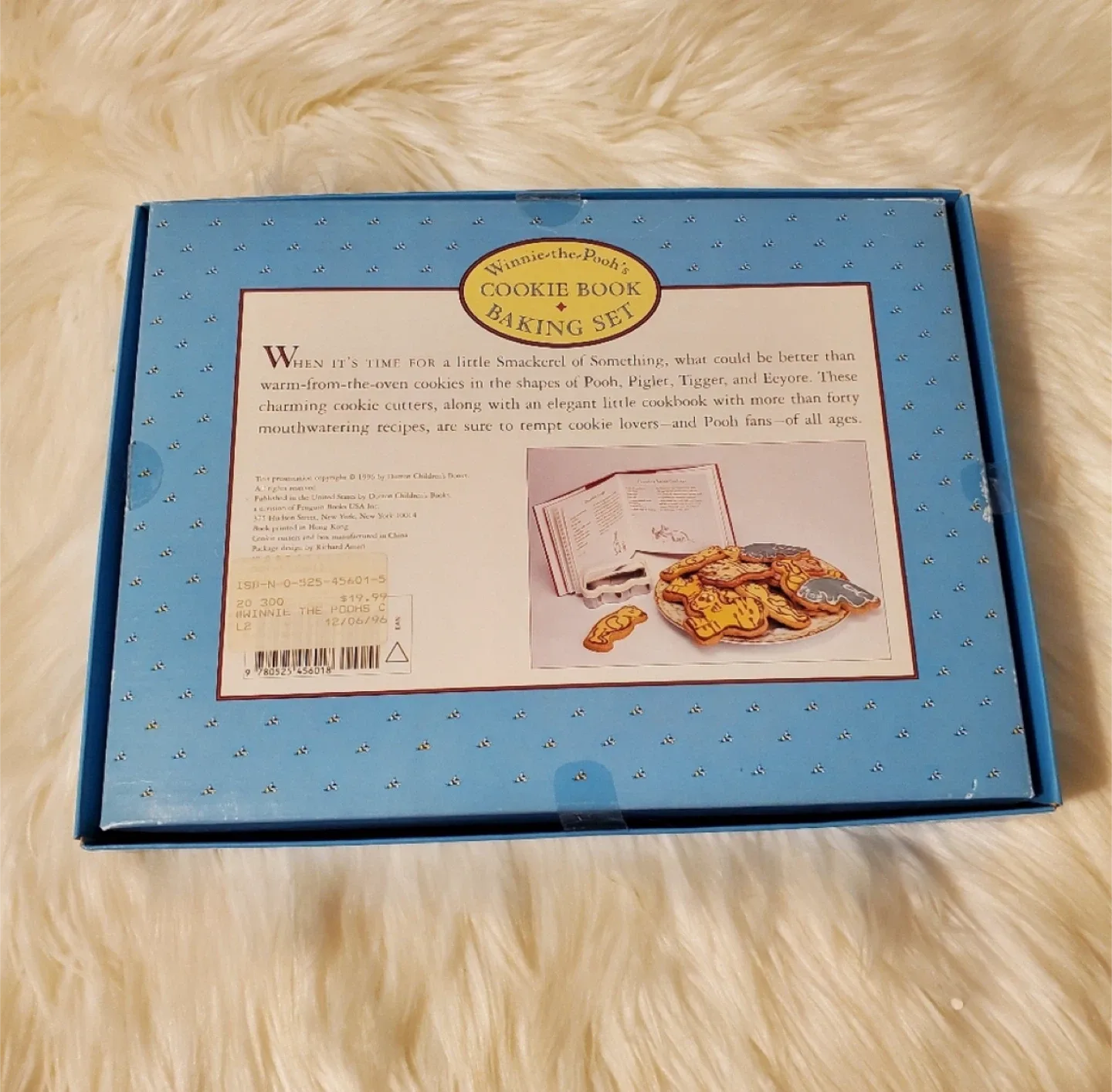 New Vintage Winnie the Pooh Cookie Book Baking Set image indicator(2)