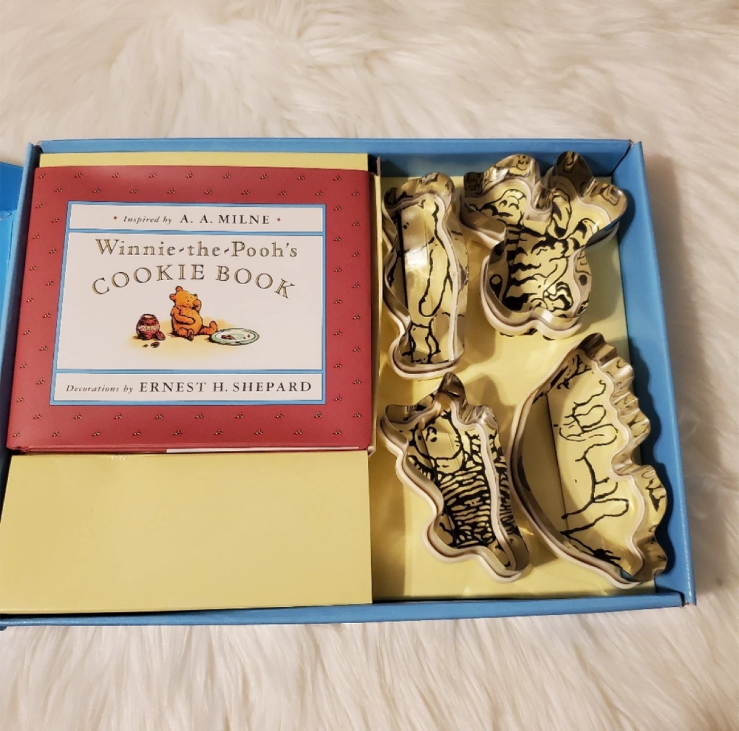New Vintage Winnie the Pooh Cookie Book Baking Set - photo 3