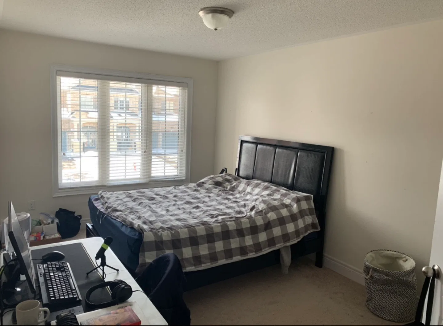 Spaciouse Room For Rent