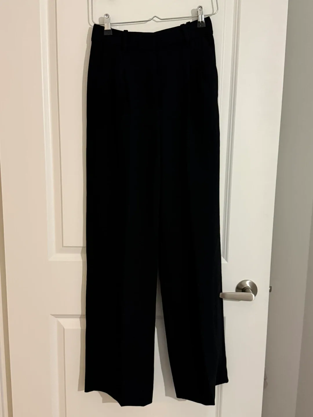 Aritzia Effortless Pants Black- Size 2 image indicator(3)