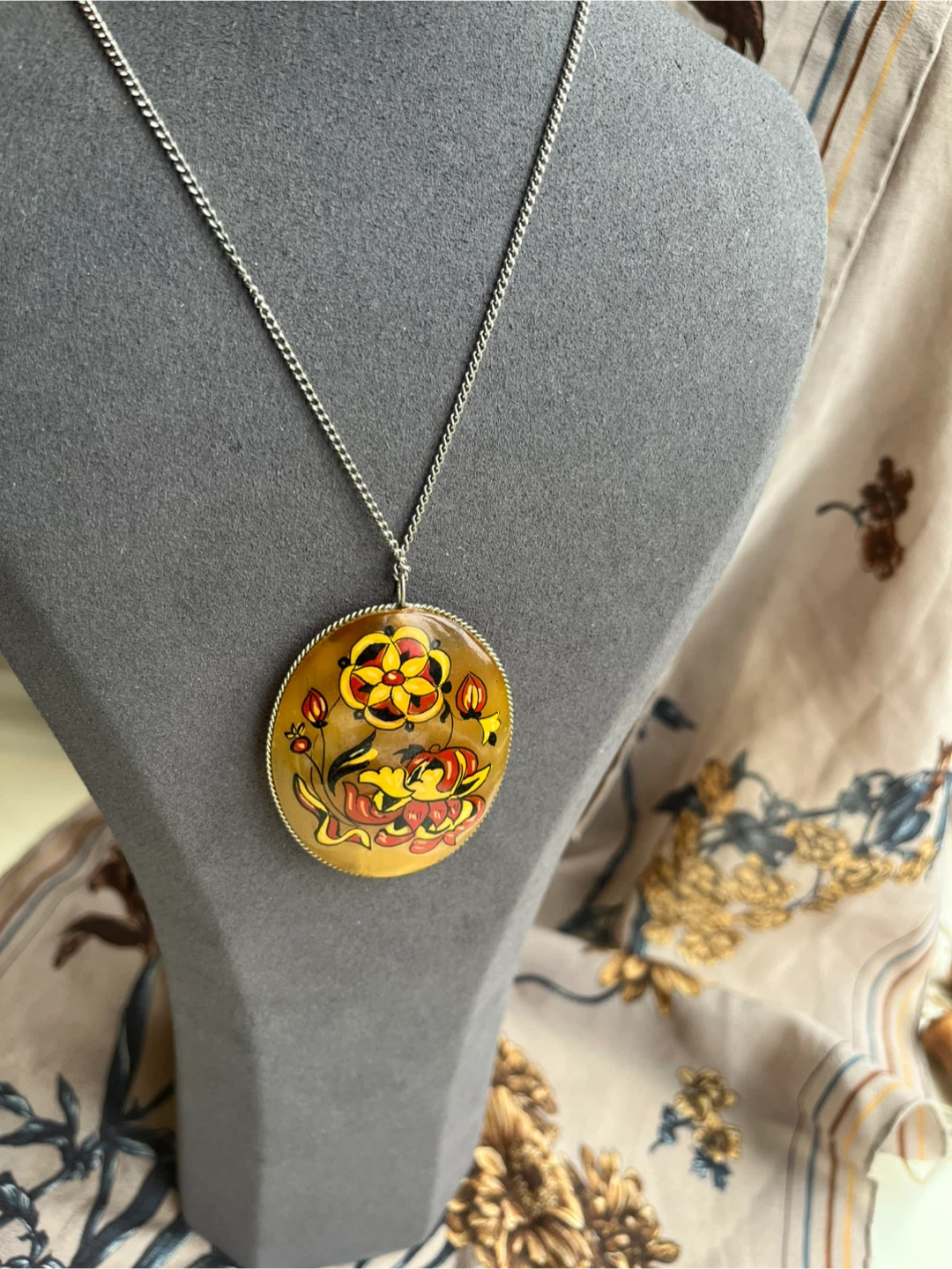 Rare 1960s Hand Painted Enamel Folk Art Selenite Pendant - photo 4